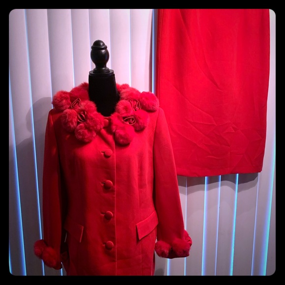 Milano Fur- trimmed 2 pc skirt suit and purse - Picture 3 of 5